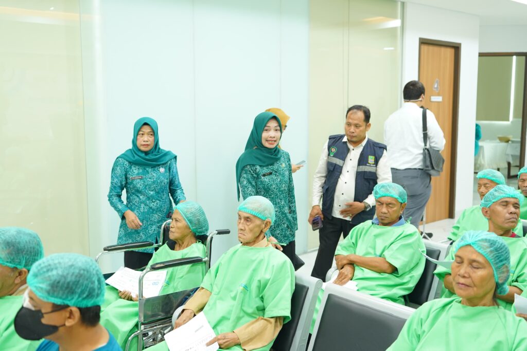 The current image has no alternative text. The file name is: operasi-karatak-2-scaled.jpeg